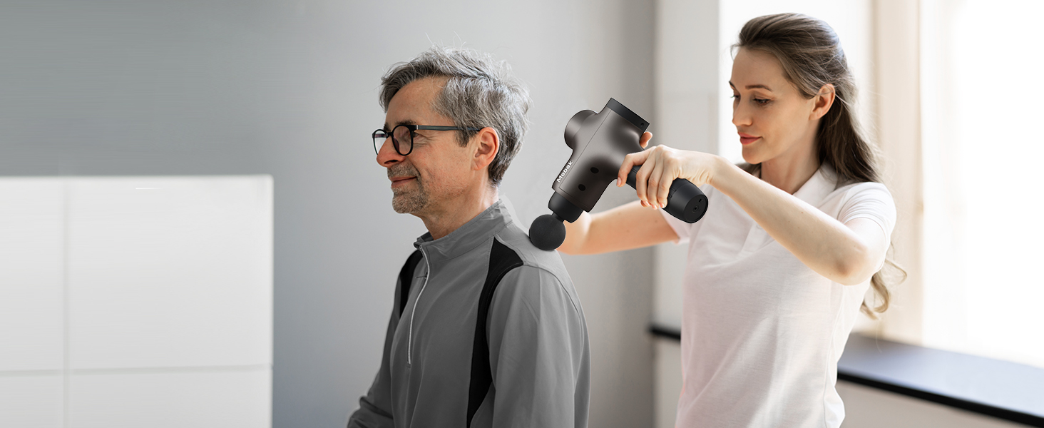 Перкусійний масажер Mebak 3 Massage Gun: електричний ручний масажер для м'язів та фасцій, 3200 об/хв, амплітуда 12 мм, 7 насадок, 5 рівнів інтенсивності, акумулятор 2600 мАг, чорний