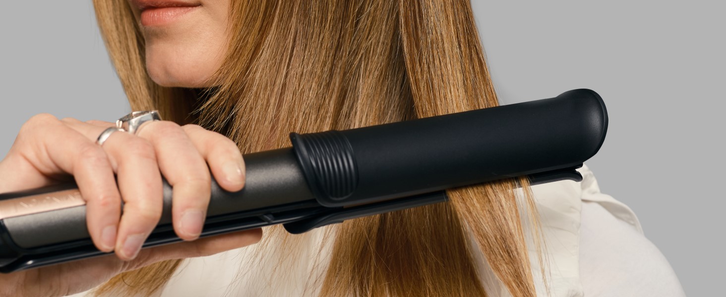 Фен для волосся Remington ONE D6078 з іонізацією та набором з 5 насадок (дифузори, гребінці, концентратор), 8 режимів роботи, швидке сушіння